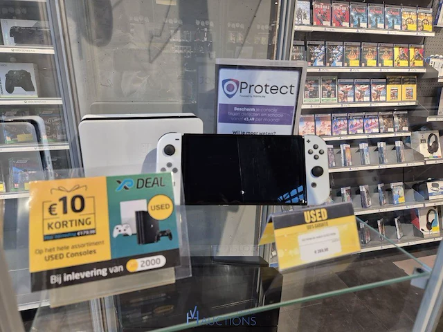 Winkelvoorraad en inrichting game mania kortrijk - afbeelding 12 van  328