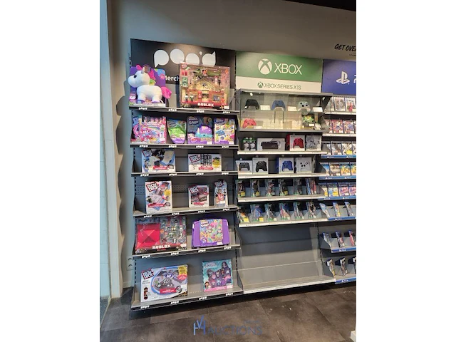 Winkelvoorraad en inrichting game mania kortrijk - afbeelding 18 van  328