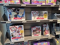 Winkelvoorraad en inrichting game mania kortrijk - afbeelding 20 van  328