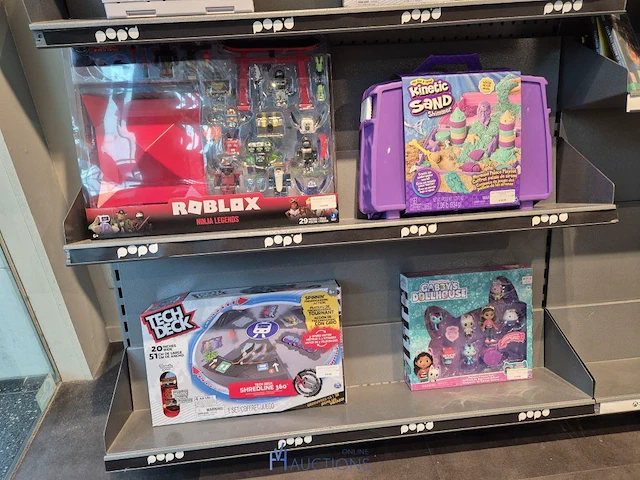 Winkelvoorraad en inrichting game mania kortrijk - afbeelding 21 van  328