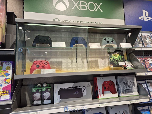 Winkelvoorraad en inrichting game mania kortrijk - afbeelding 22 van  328