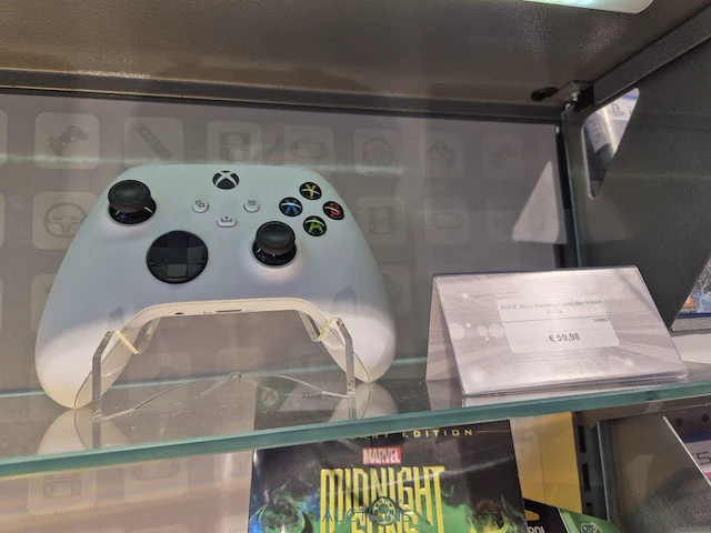Winkelvoorraad en inrichting game mania kortrijk - afbeelding 23 van  328