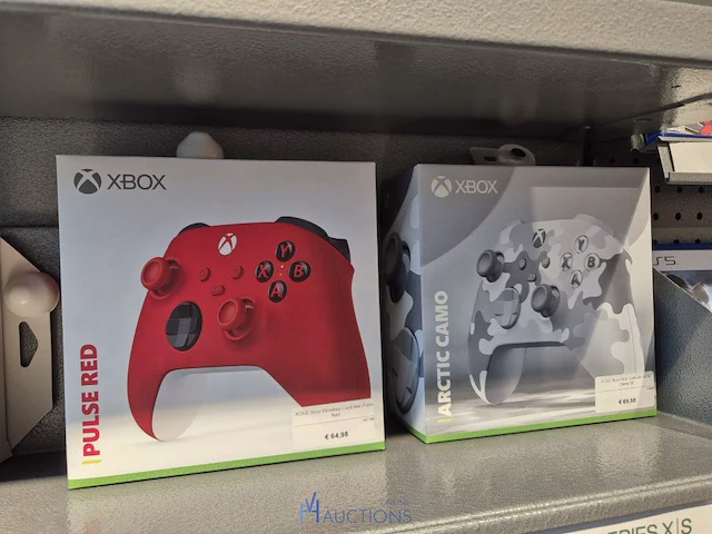 Winkelvoorraad en inrichting game mania kortrijk - afbeelding 25 van  328
