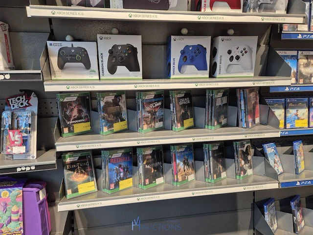 Winkelvoorraad en inrichting game mania kortrijk - afbeelding 26 van  328