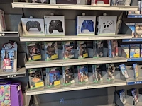 Winkelvoorraad en inrichting game mania kortrijk - afbeelding 26 van  328