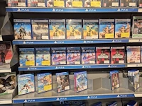 Winkelvoorraad en inrichting game mania kortrijk - afbeelding 30 van  328