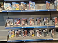 Winkelvoorraad en inrichting game mania kortrijk - afbeelding 31 van  328