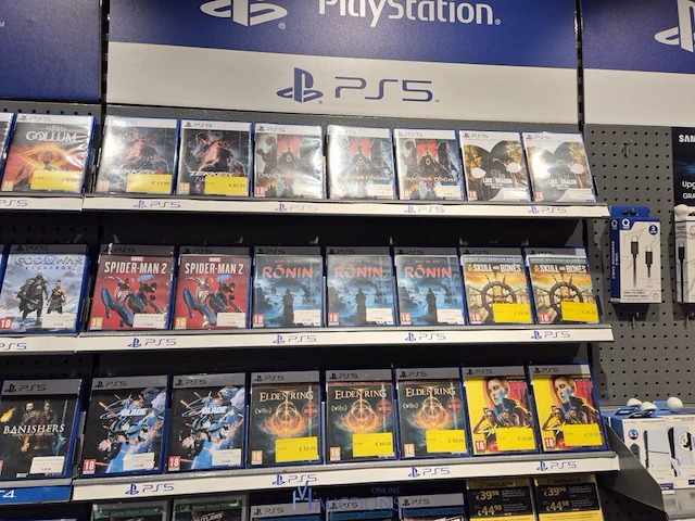 Winkelvoorraad en inrichting game mania kortrijk - afbeelding 32 van  328