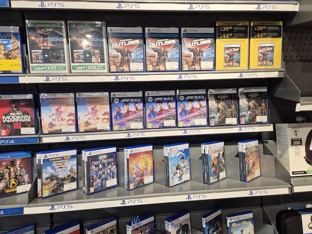 Winkelvoorraad en inrichting game mania kortrijk - afbeelding 33 van  328