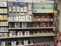 Winkelvoorraad en inrichting game mania kortrijk - afbeelding 36 van  328