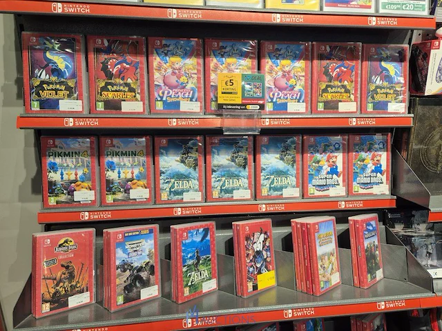 Winkelvoorraad en inrichting game mania kortrijk - afbeelding 51 van  328