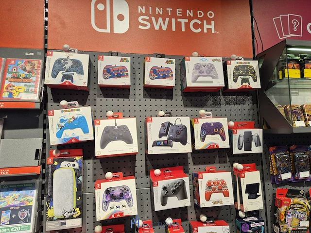 Winkelvoorraad en inrichting game mania kortrijk - afbeelding 53 van  328
