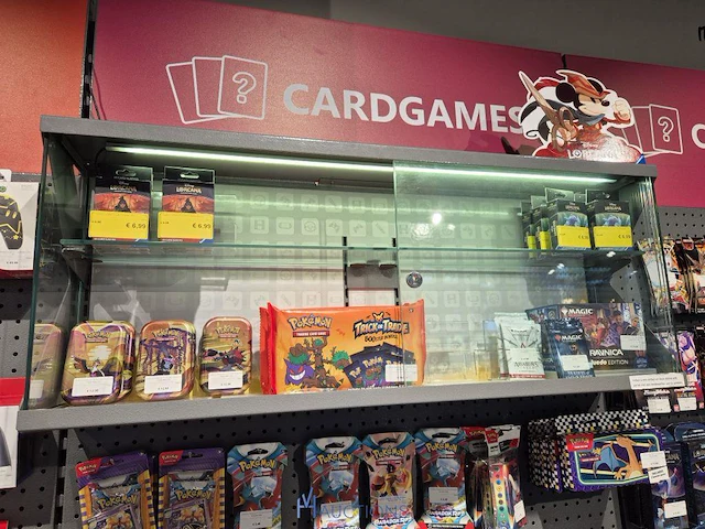 Winkelvoorraad en inrichting game mania kortrijk - afbeelding 63 van  328