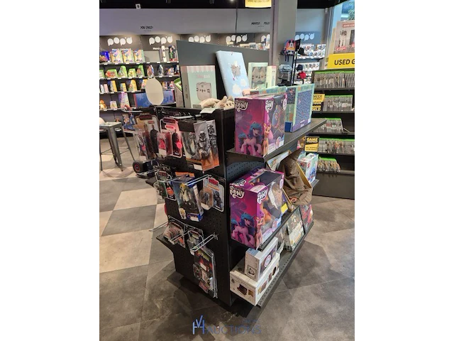 Winkelvoorraad en inrichting game mania kortrijk - afbeelding 86 van  328