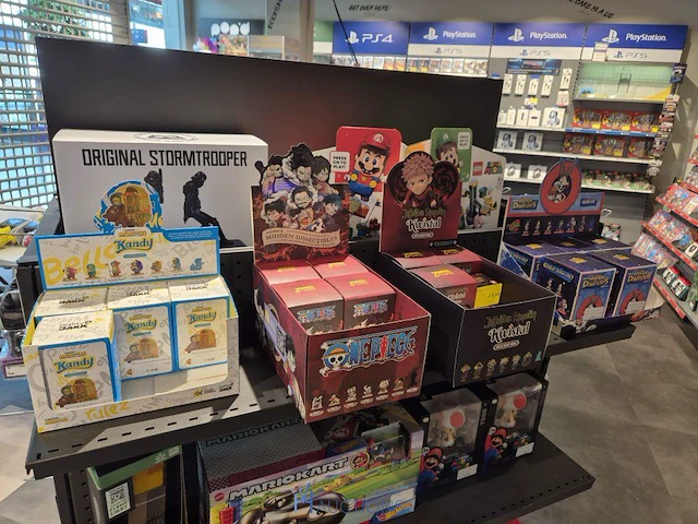 Winkelvoorraad en inrichting game mania kortrijk - afbeelding 88 van  328