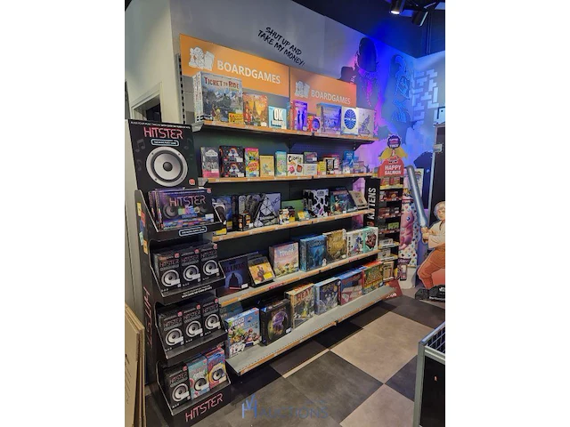 Winkelvoorraad en inrichting game mania kortrijk - afbeelding 100 van  328