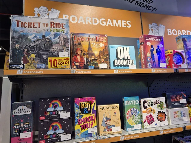 Winkelvoorraad en inrichting game mania kortrijk - afbeelding 106 van  328