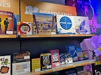 Winkelvoorraad en inrichting game mania kortrijk - afbeelding 107 van  328