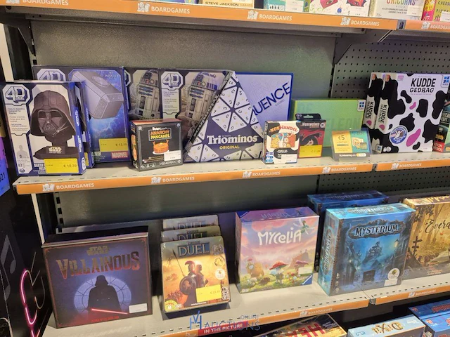 Winkelvoorraad en inrichting game mania kortrijk - afbeelding 111 van  328