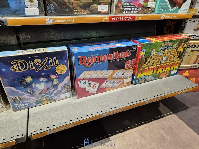 Winkelvoorraad en inrichting game mania kortrijk - afbeelding 117 van  328