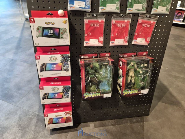 Winkelvoorraad en inrichting game mania kortrijk - afbeelding 144 van  328