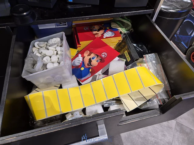 Winkelvoorraad en inrichting game mania kortrijk - afbeelding 181 van  328
