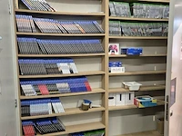 Winkelvoorraad en inrichting game mania kortrijk - afbeelding 189 van  328