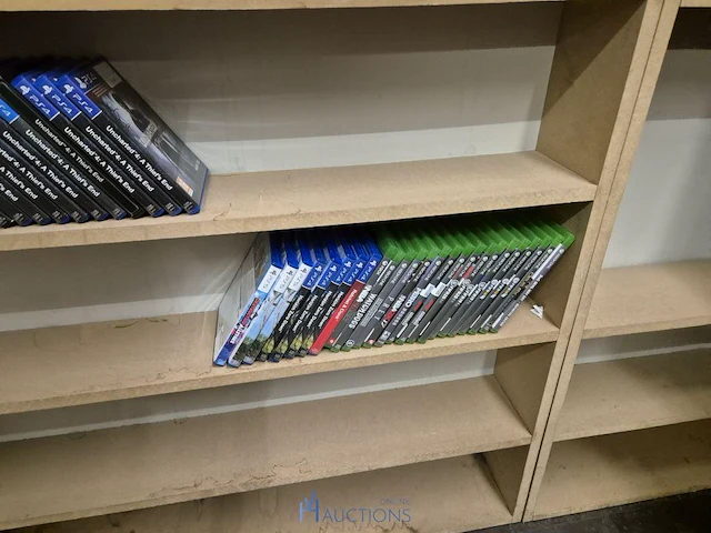 Winkelvoorraad en inrichting game mania kortrijk - afbeelding 193 van  328