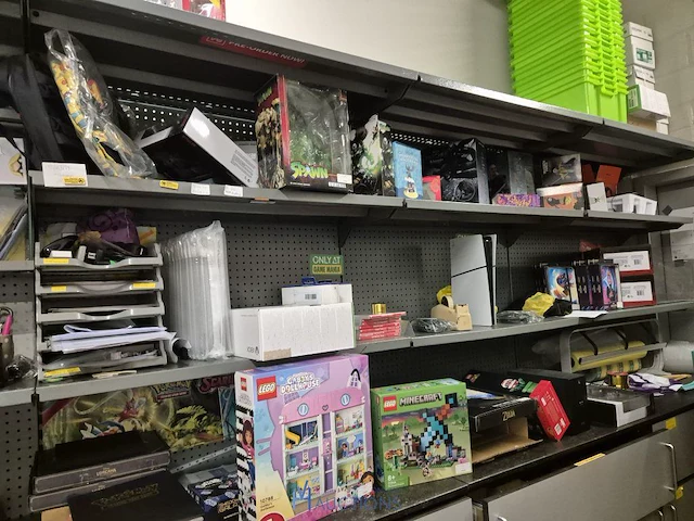 Winkelvoorraad en inrichting game mania kortrijk - afbeelding 209 van  328
