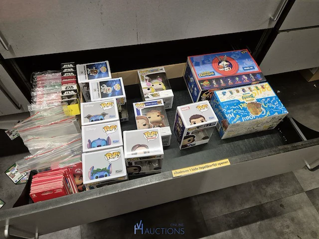 Winkelvoorraad en inrichting game mania kortrijk - afbeelding 225 van  328