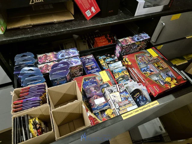 Winkelvoorraad en inrichting game mania kortrijk - afbeelding 236 van  328