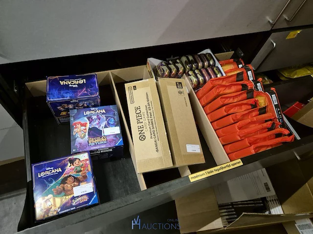 Winkelvoorraad en inrichting game mania kortrijk - afbeelding 240 van  328