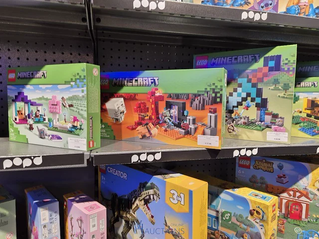 Winkelvoorraad en inrichting game mania kortrijk - afbeelding 258 van  328