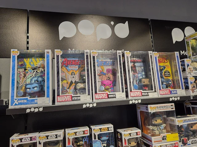 Winkelvoorraad en inrichting game mania kortrijk - afbeelding 269 van  328