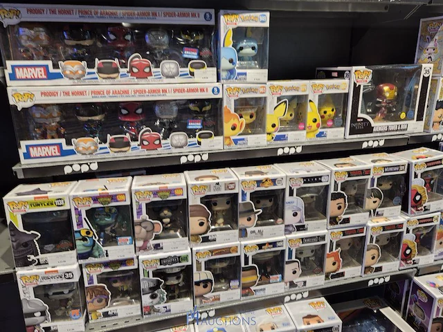 Winkelvoorraad en inrichting game mania kortrijk - afbeelding 271 van  328