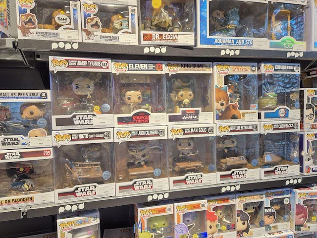 Winkelvoorraad en inrichting game mania kortrijk - afbeelding 278 van  328