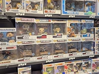 Winkelvoorraad en inrichting game mania kortrijk - afbeelding 278 van  328