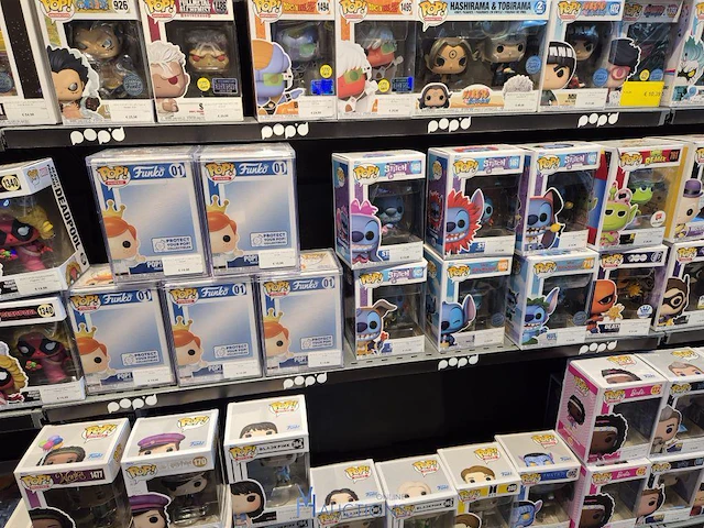 Winkelvoorraad en inrichting game mania kortrijk - afbeelding 280 van  328