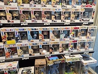 Winkelvoorraad en inrichting game mania kortrijk - afbeelding 292 van  328
