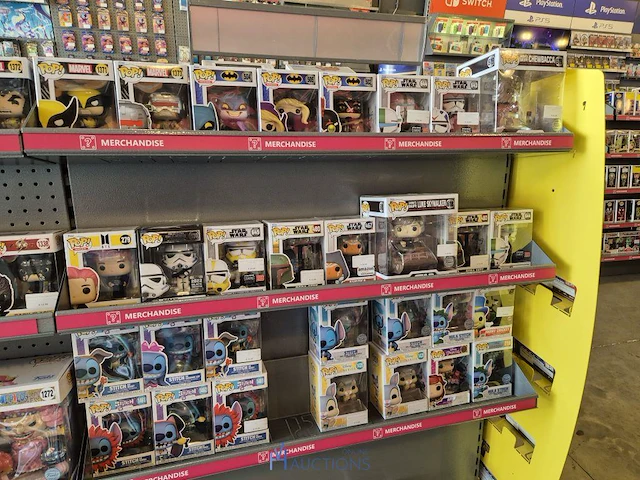 Winkelvoorraad en inrichting game mania leuven - afbeelding 11 van  368