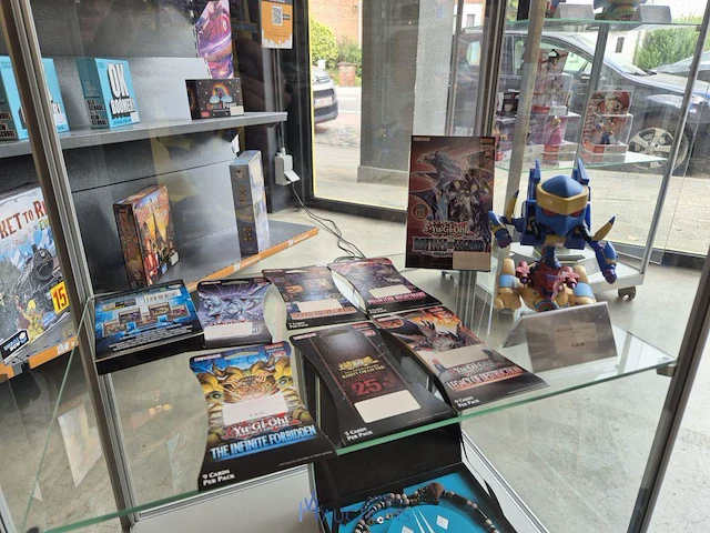 Winkelvoorraad en inrichting game mania leuven - afbeelding 29 van  368