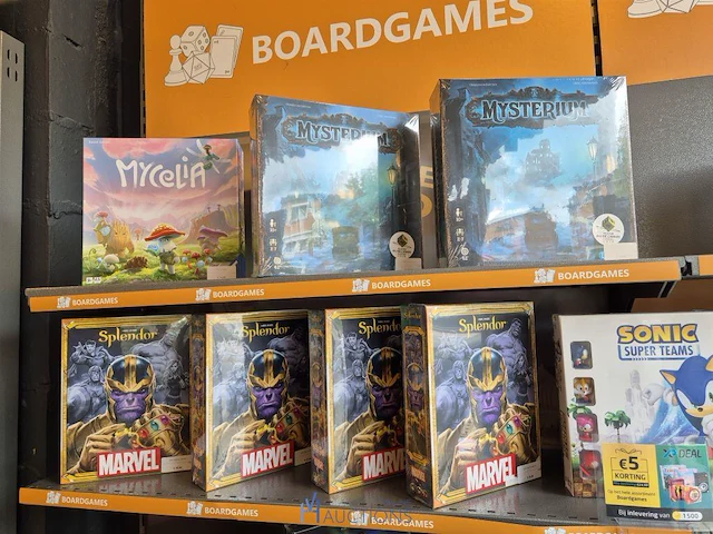 Winkelvoorraad en inrichting game mania leuven - afbeelding 36 van  368