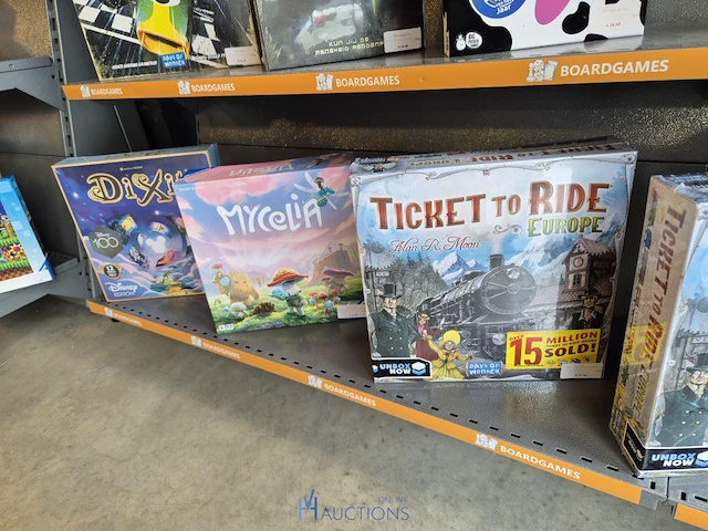 Winkelvoorraad en inrichting game mania leuven - afbeelding 39 van  368