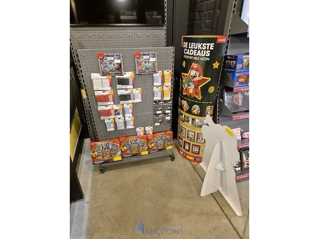 Winkelvoorraad en inrichting game mania leuven - afbeelding 107 van  368