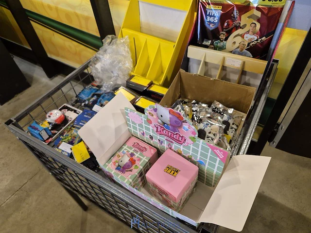 Winkelvoorraad en inrichting game mania leuven - afbeelding 116 van  368