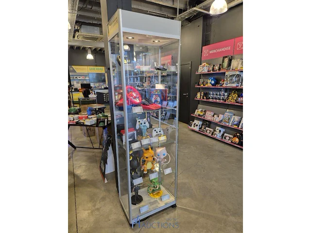 Winkelvoorraad en inrichting game mania leuven - afbeelding 127 van  368