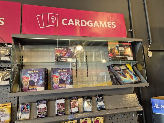 Winkelvoorraad en inrichting game mania leuven - afbeelding 124 van  368