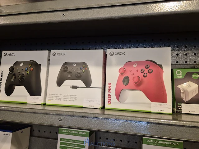 Winkelvoorraad en inrichting game mania leuven - afbeelding 155 van  368