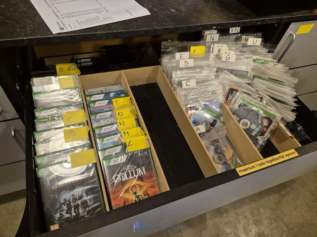 Winkelvoorraad en inrichting game mania leuven - afbeelding 162 van  368