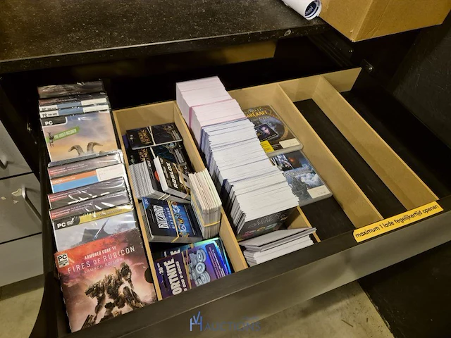 Winkelvoorraad en inrichting game mania leuven - afbeelding 170 van  368